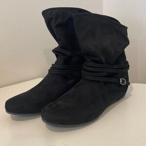 NEW! NEVER WORN! XAppeal Suede Karni Boot - Size 9M - Black
